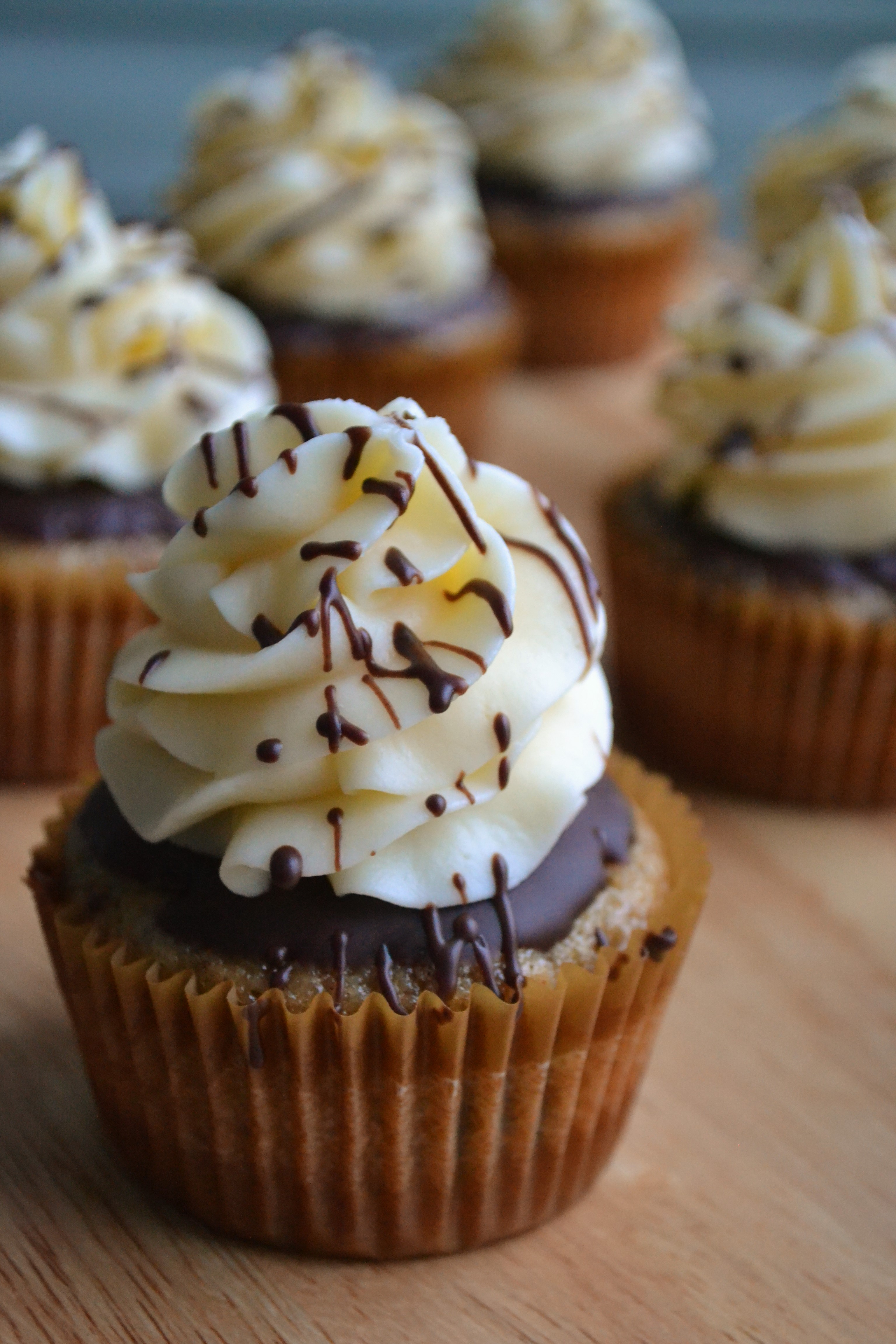 Banana Chocolate Chip Cupcakes – DarryCakes
